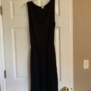 Black sleeveless knee length dress